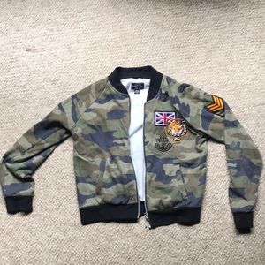 Fashionable Light Jacket